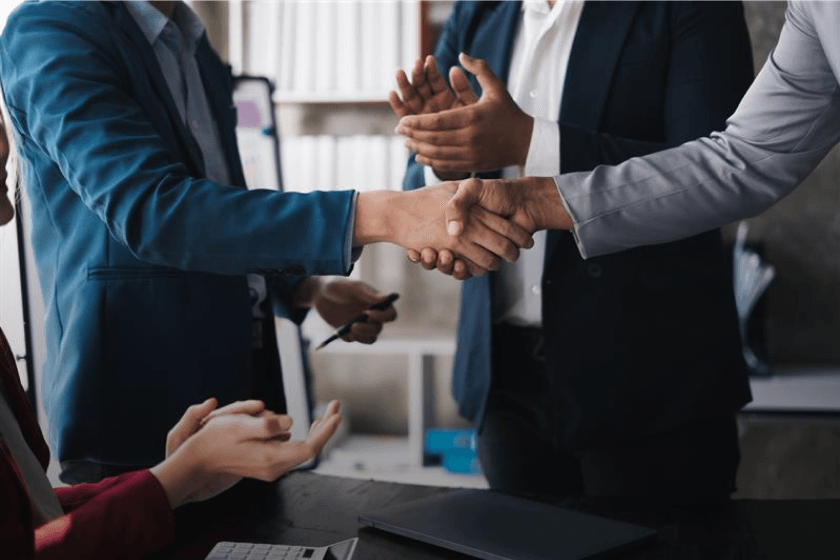 Services-Fold-Gradient-3